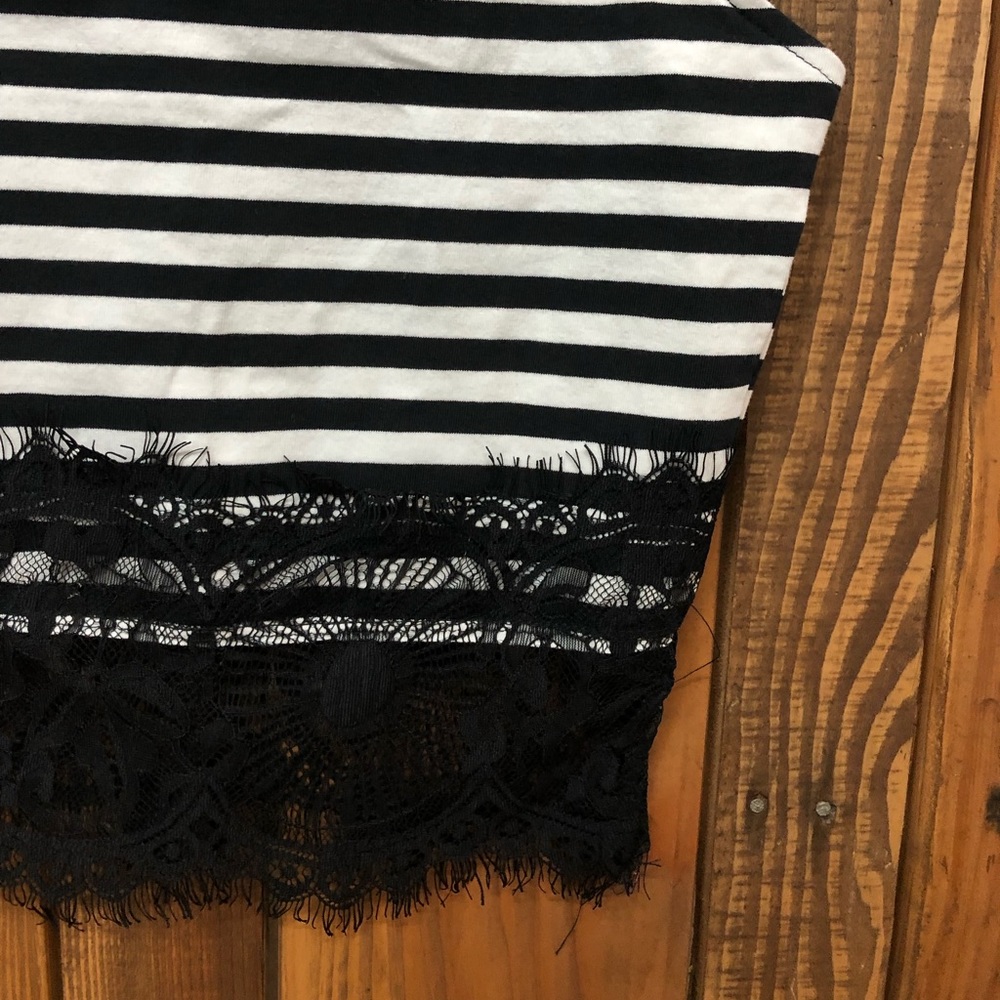 NWT Charlotte Russe black and white lace crop top - Picture 4 of 6